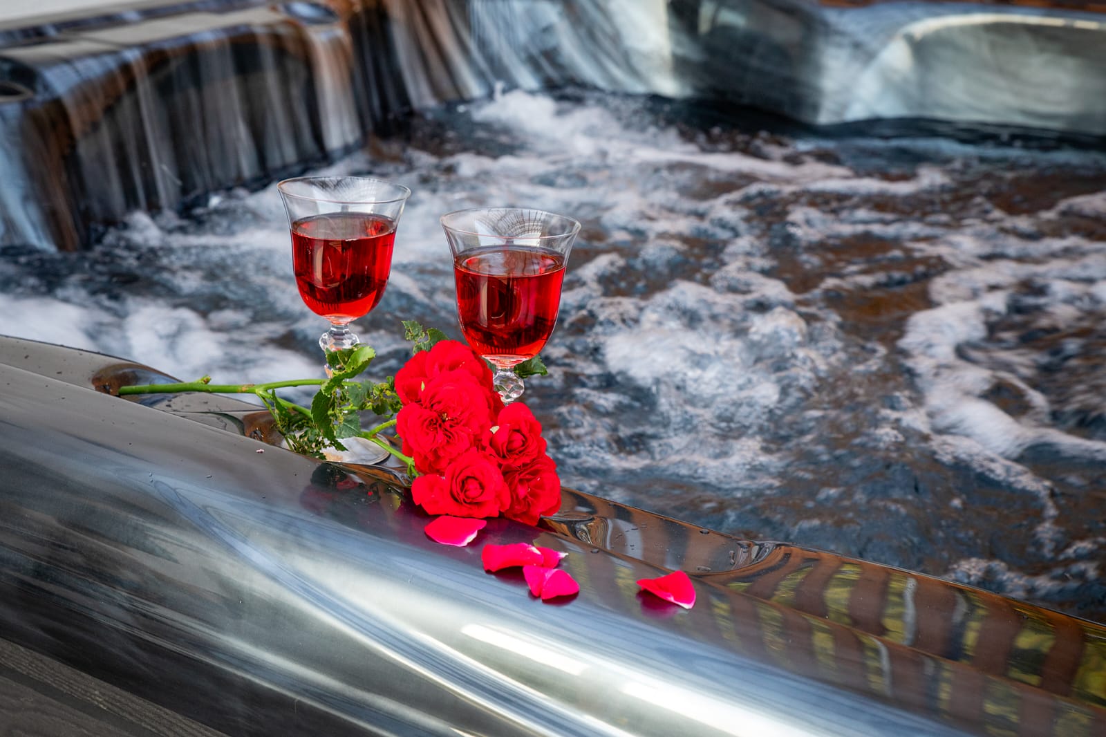 Prywatne jacuzzi z widokiem na Kaszuby w Przystani pod Niebem